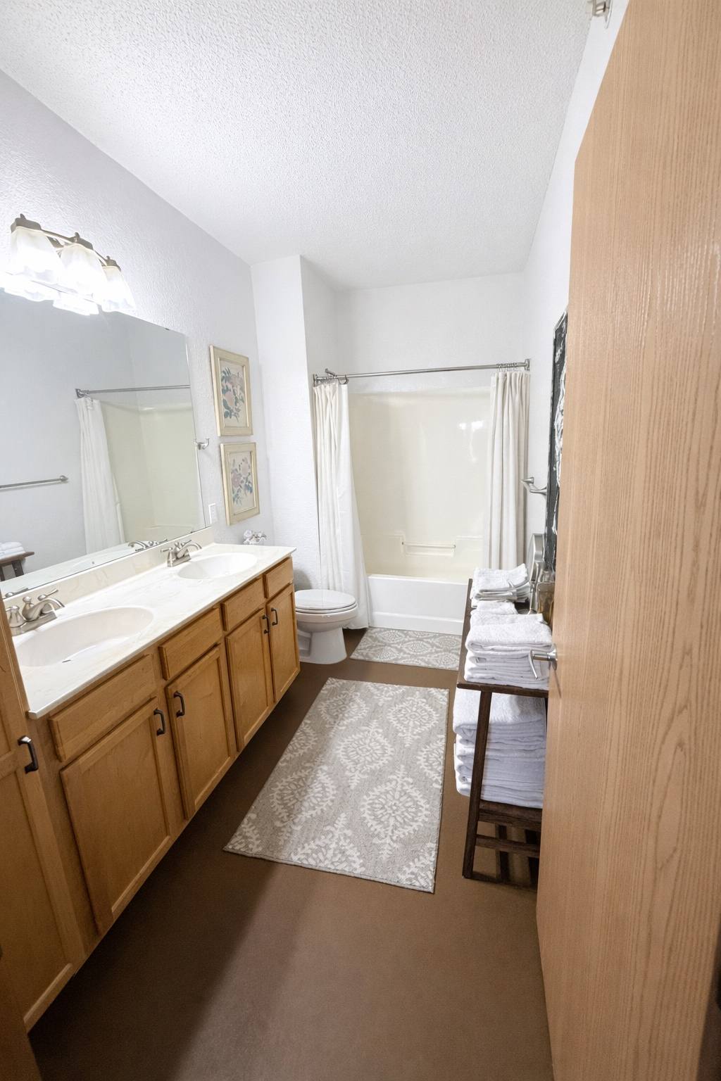 Full Bath & Double Vanity
